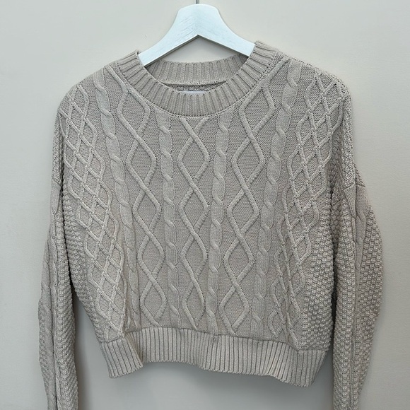 HOLLISTER | Cream Easy Cable-Knit Crew Sweater - Picture 3 of 9